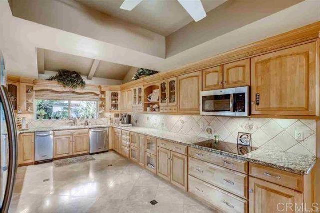 2081 Elevado Road, Vista CA: https://media.crmls.org/mediaz/ed07020c-5703-464b-b75c-bec090dd3490.jpg