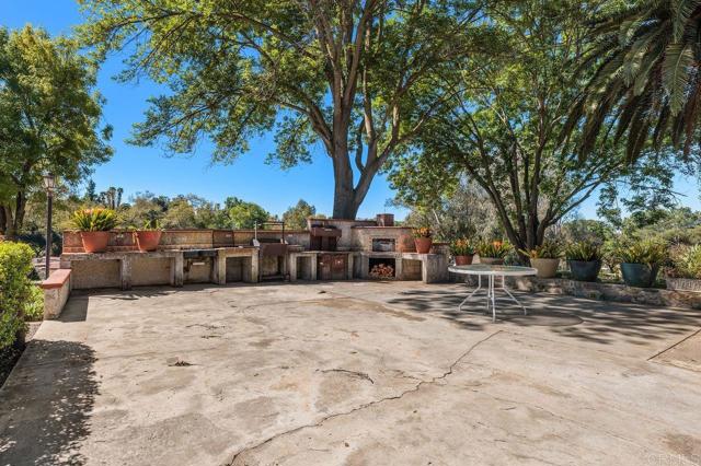 31600 Oak Glen Road, Valley Center CA: https://media.crmls.org/mediaz/ed078bf6-f551-48d5-b63b-ba33448422bb.jpg