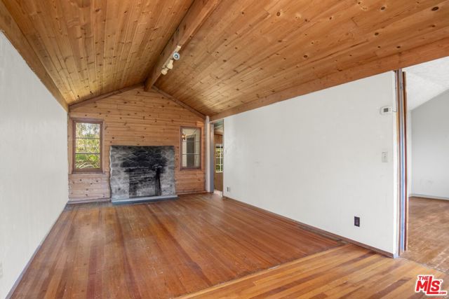 19777 Grand View Drive photo 2