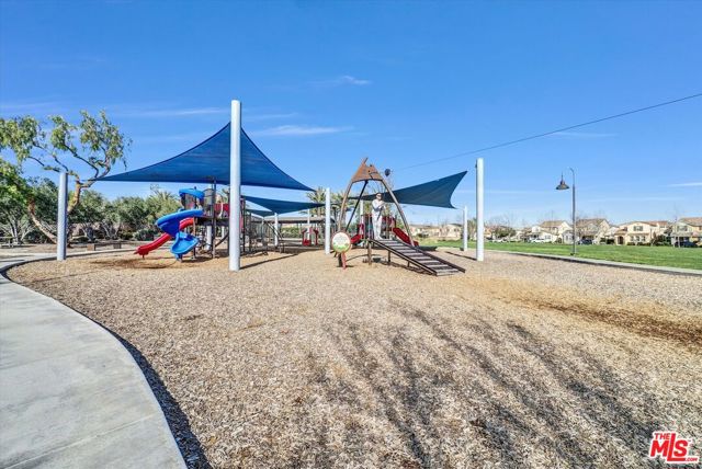 4102 S Limecrest Paseo, Ontario CA: https://media.crmls.org/mediaz/ed086fd8-492b-497e-b4af-a888893d4a12.jpg