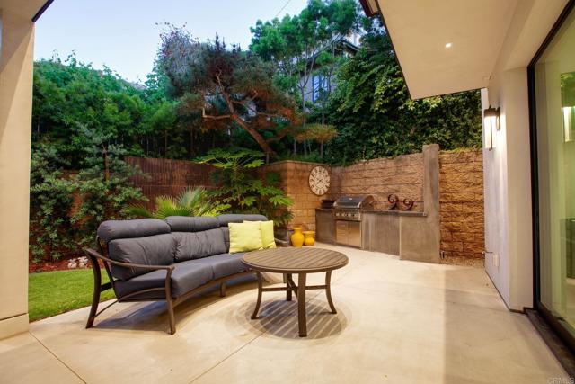 2045 Lowry Place, La Jolla CA: https://media.crmls.org/mediaz/ed099662-4767-4133-90a9-cefe3cd22562.jpg