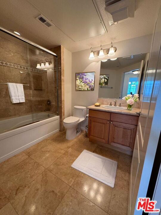 2750 Artesia Boulevard, Redondo Beach CA: https://media.crmls.org/mediaz/ed0a07ef-3805-4fcc-815e-5b23cd22a588.jpg