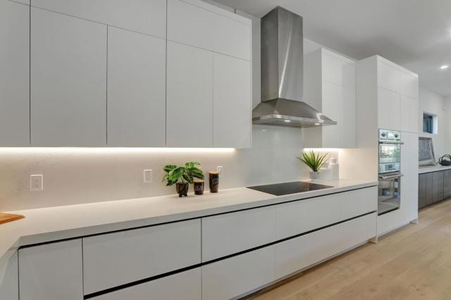 546 9th Avenue, Menlo Park CA: https://media.crmls.org/mediaz/ed0a6d2d-c459-4a4d-8b93-a31bf2e2793d.jpg