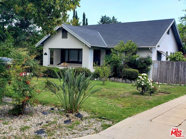 1710 Oakwood Street, Pasadena CA: https://media.crmls.org/mediaz/ed0b3ce5-af8b-408a-bf88-0fd7307faea1.jpg