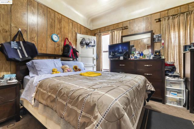 553 34Th St, Oakland CA: https://media.crmls.org/mediaz/ed0bac83-b9ca-4ca1-88b2-024c3f9d86aa.jpg