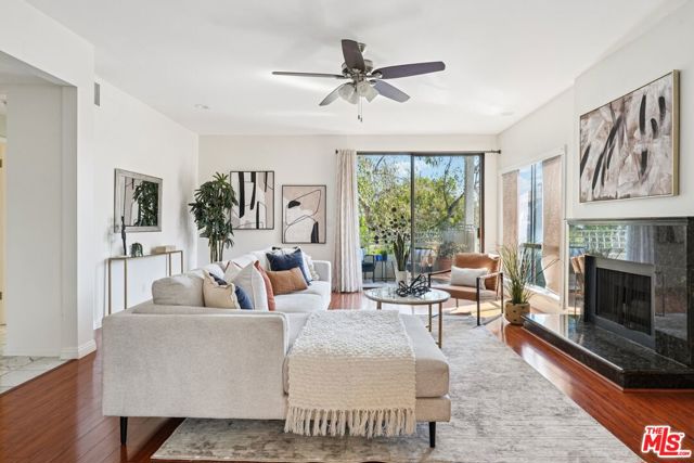1209 Amherst Avenue, Los Angeles CA: https://media.crmls.org/mediaz/ed0ca73a-6779-410f-bd84-2377a4371338.jpg
