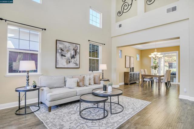 2593 Camel Back Rd, Brentwood CA: https://media.crmls.org/mediaz/ed0cd418-3d5e-40b2-aa8b-8c4151f226d0.jpg