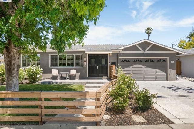 548 Sonoma Ave, Livermore CA: https://media.crmls.org/mediaz/ed0cd8a6-397e-4f8f-b7ce-d940c09245f5.jpg