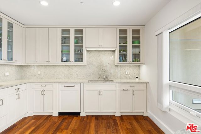 1 W Century Drive, Los Angeles CA: https://media.crmls.org/mediaz/ed0d0dd7-08b2-41ff-aff0-cf6ea0ce2efd.jpg