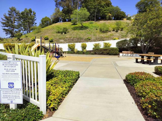 838 Masters Dr, Oceanside CA: https://media.crmls.org/mediaz/ed0e673f-874c-4535-8a92-f5399b152215.jpg