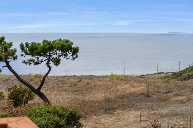 373 Coral Ridge Drive, Pacifica CA: https://media.crmls.org/mediaz/ed0e9e19-05ff-4ae5-a6c5-81d4d523ce42.jpg
