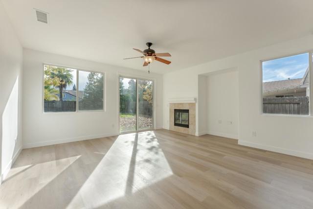 1078 Silver Spur Way, Plumas Lake CA: https://media.crmls.org/mediaz/ed0eb4ac-153b-467b-b491-1aa673fd4770.jpg