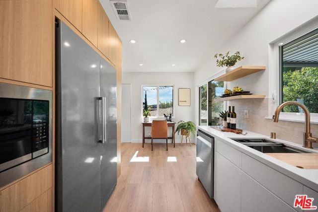 3260 Sagamore Way, Los Angeles CA: https://media.crmls.org/mediaz/ed0f41f4-5de9-474b-bcf8-556c07f71392.jpg