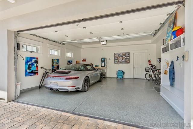 1050 Isabella Ave, Coronado CA: https://media.crmls.org/mediaz/ed0fb2d0-f230-4b6b-9797-e126bf09cea0.jpg