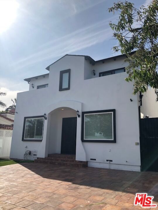 10521 ALMAYO Avenue, Los Angeles CA: https://media.crmls.org/mediaz/ed0fb337-0f98-4f51-8f1e-6789b2c76d20.jpg