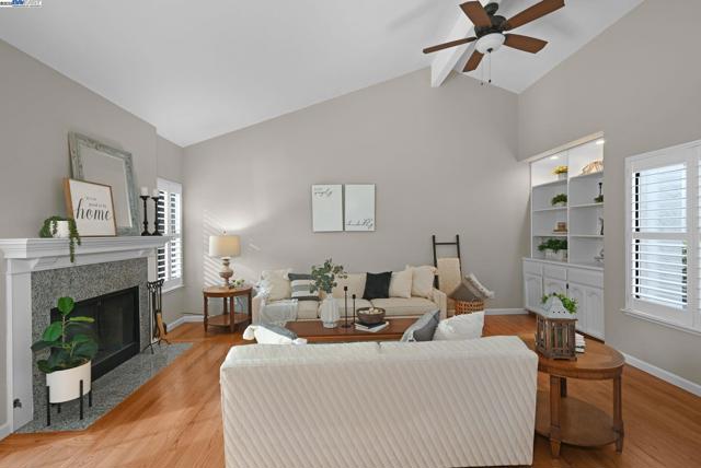 2200 Oneida Cir, Danville CA: https://media.crmls.org/mediaz/ed104c35-931f-400d-8eb9-57ec31c49dec.jpg