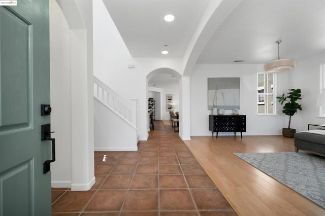 1165 Cottage Ln, Hercules CA: https://media.crmls.org/mediaz/ed105c16-3a82-4d3b-96db-0ef403022e99.jpg