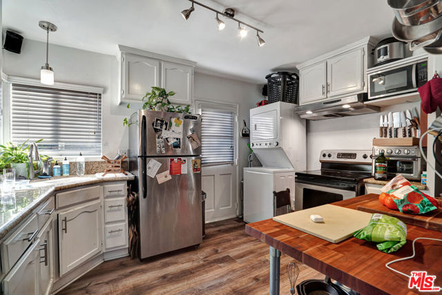 901 Rosemont Avenue, Los Angeles CA: https://media.crmls.org/mediaz/ed106813-0168-49e7-8edf-282736f44050.jpg