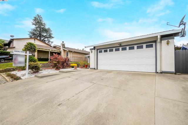 22633 Mossy Rock Drive, Hayward CA: https://media.crmls.org/mediaz/ed107b03-2947-4f34-9602-ac00fd44a821.jpg