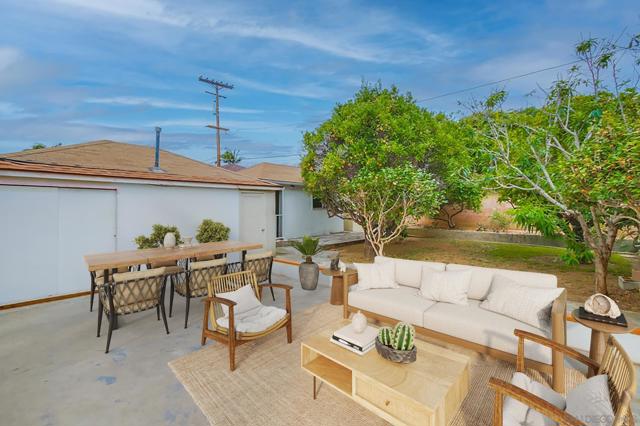1354 Chalcedony St, San Diego CA: https://media.crmls.org/mediaz/ed107c44-4685-4a1a-9c3c-65a6d02c515d.jpg