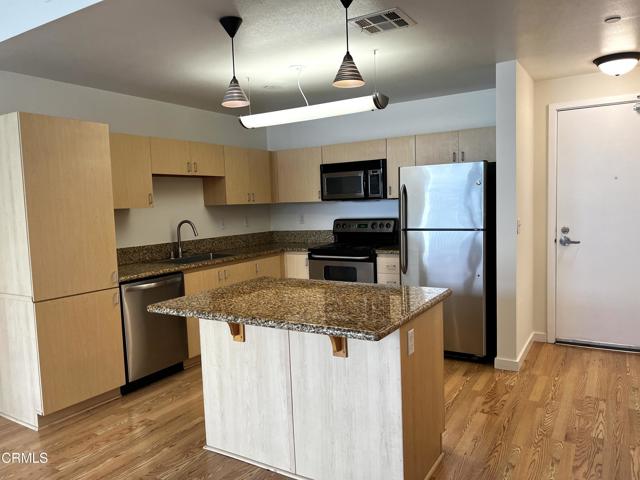 630 W 6th Street, Los Angeles CA: https://media.crmls.org/mediaz/ed10c63a-c2d3-4784-9df7-824be237d699.jpg