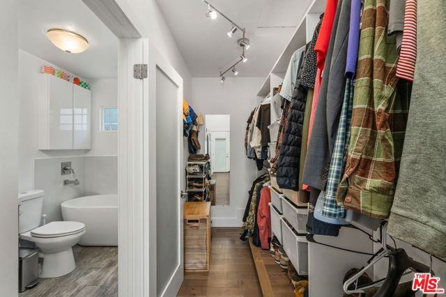 4139 Camero Avenue, Los Angeles CA: https://media.crmls.org/mediaz/ed10e29e-c4b2-41fe-bf4a-d8538f31ddc2.jpg