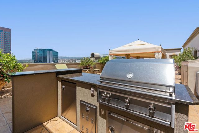 10795 Wilshire Boulevard, Los Angeles CA: https://media.crmls.org/mediaz/ed110493-3847-4e8f-9de3-c54526c081c0.jpg