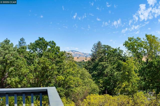 36 Candlewood Place, Walnut Creek CA: https://media.crmls.org/mediaz/ed11545c-d151-4690-9e27-3ab23e8897e3.jpg