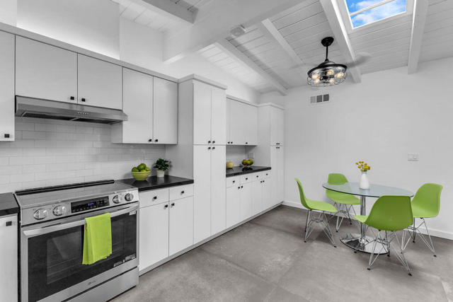 1075 E Sunny Dunes Road, Palm Springs, CA 92264