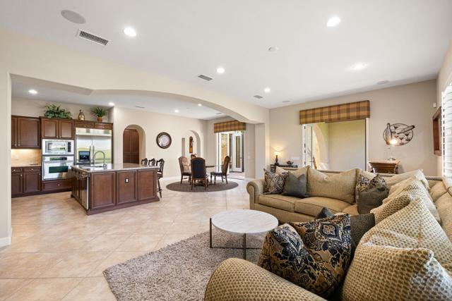 81840 Contento Street, La Quinta CA: https://media.crmls.org/mediaz/ed11e102-8400-4cb6-a771-fe3c7ed3b77c.jpg