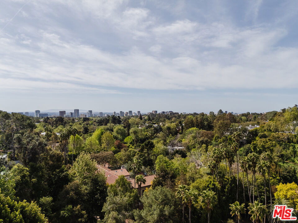 https://media.crmls.org/mediaz/ed11f299-8af1-417b-8d81-92ce71e22537.jpg?preset=X-Large