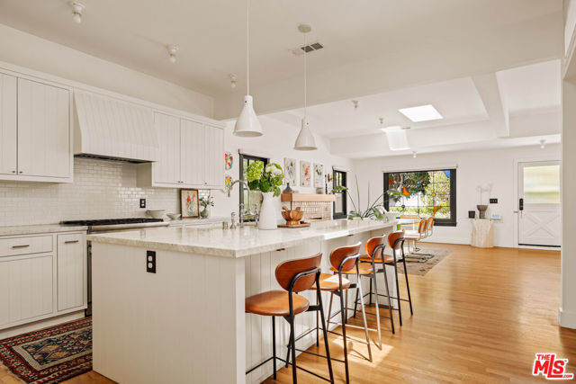 623 N Sierra Bonita Avenue, Los Angeles CA: https://media.crmls.org/mediaz/ed123545-35c2-4026-b2c8-62ff231e0c4c.jpg
