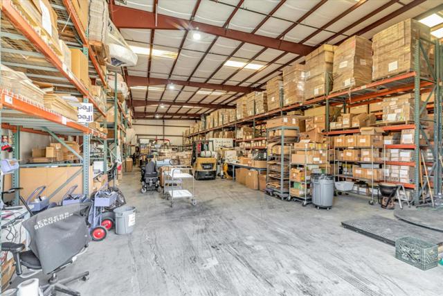 1995 Old Calaveras Road, Milpitas CA: https://media.crmls.org/mediaz/ed12701d-e48b-4c6d-902c-9ce544605b54.jpg