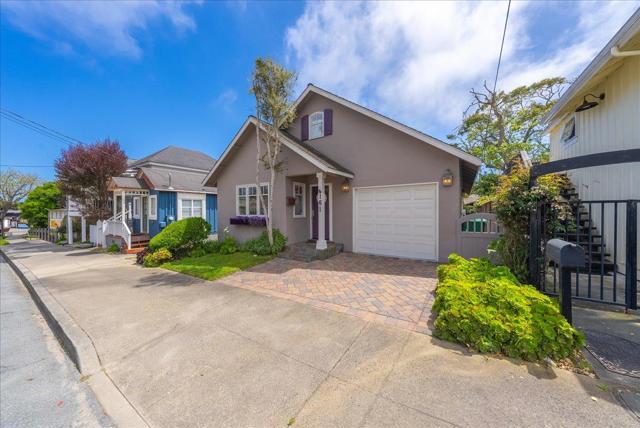161 Pacific Avenue, Pacific Grove CA: https://media.crmls.org/mediaz/ed13a1b7-fe2d-4ce0-abbe-1d8d2026909e.jpg