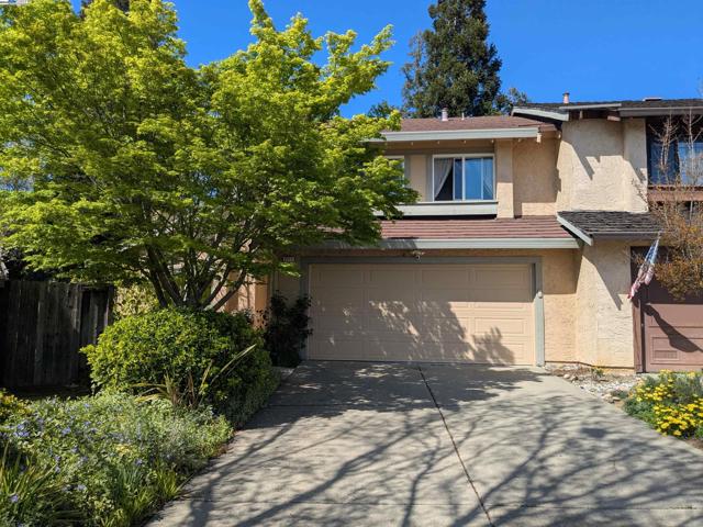 2277 Stillcreek Ct, Martinez CA: https://media.crmls.org/mediaz/ed13c93f-4c95-4ba1-bde7-bb7cabd2a166.jpg