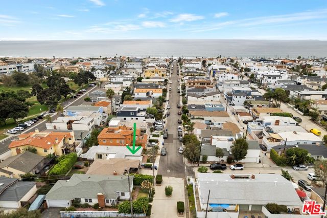 458 28th Street, Hermosa Beach, California 90254, 2 Bedrooms Bedrooms, ,2 BathroomsBathrooms,Residential,Sold,28th,22193573