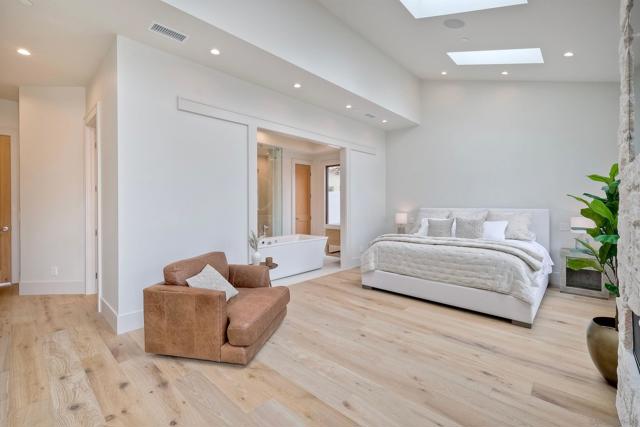 440 Pomona Avenue, Coronado CA: https://media.crmls.org/mediaz/ed140725-9b41-43f0-b7ca-c340e1870986.jpg