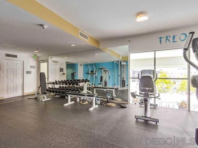1240 India St, San Diego CA: https://media.crmls.org/mediaz/ed148a5d-5ada-4a58-bb65-b9b6e162dea8.jpg