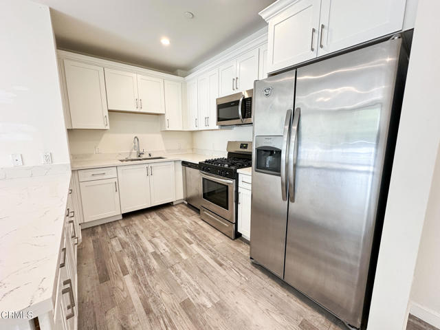 Detail Gallery Image 2 of 13 For 1111 Echo Park Ave #202,  Los Angeles,  CA 90026 - 1 Beds | 1 Baths