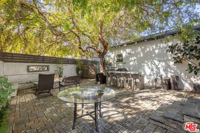 3839 Marcasel Avenue, Los Angeles CA: https://media.crmls.org/mediaz/ed14b357-5481-47dd-9115-7b0a4203e451.jpg