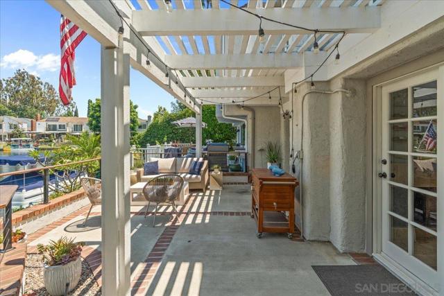 22682 S Canada Ct, Lake Forest CA: https://media.crmls.org/mediaz/ed14b875-3092-4b8d-88b4-dbd11116662c.jpg
