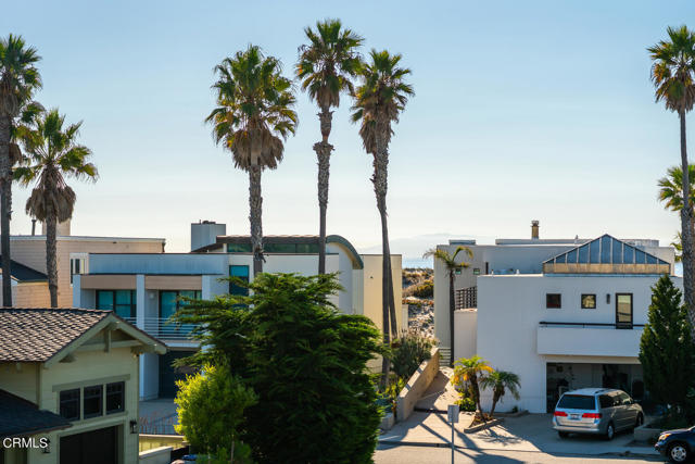 5040 Island View Street, Oxnard CA: https://media.crmls.org/mediaz/ed14cde1-814e-4ae0-92c4-50af13285ea4.jpg