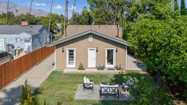 975 N Mentor Avenue, Pasadena CA: https://media.crmls.org/mediaz/ed16633e-682a-43aa-8b50-17b61e6498a4.jpg