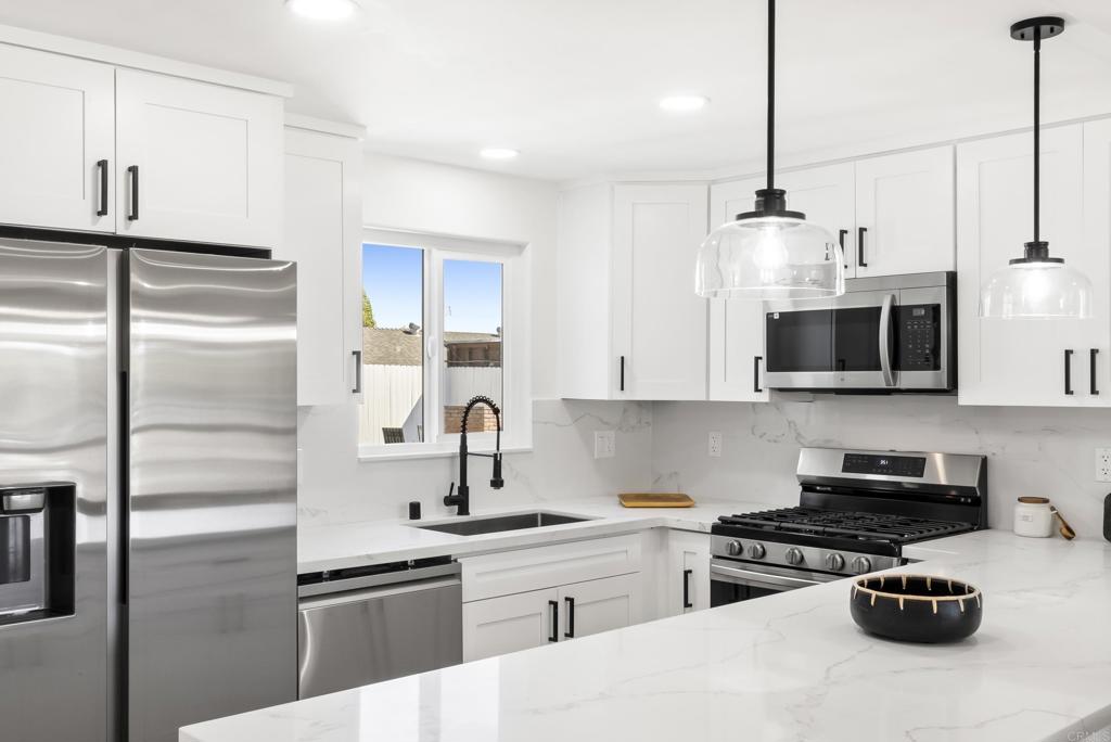 2333 Mission Avenue - photo 9