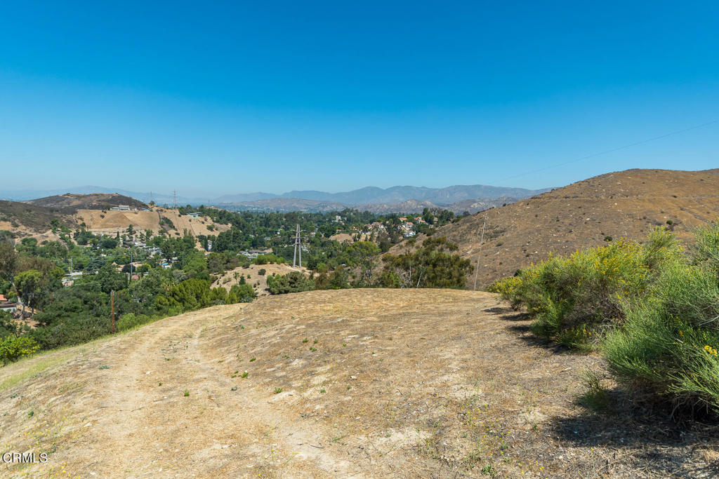 https://media.crmls.org/mediaz/ed16c0fa-ebe0-45d0-bd4d-d77ccacad232.jpg?preset=X-Large