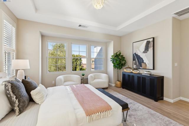 5 Cornelius Sq, Alameda CA: https://media.crmls.org/mediaz/ed16cf8e-eddb-4951-a3b4-73e20b95dfdc.jpg