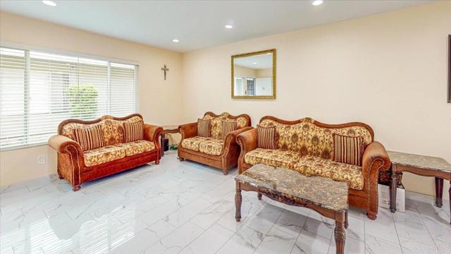166 N 1St, El Cajon CA: https://media.crmls.org/mediaz/ed16d1e9-9a1c-4f40-8c95-5d5d27a22187.jpg