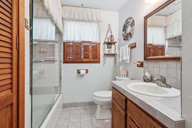24905 Skyland Road, Los Gatos CA: https://media.crmls.org/mediaz/ed16fe96-5c7b-4a5a-bbf5-75797bcf4c1d.jpg