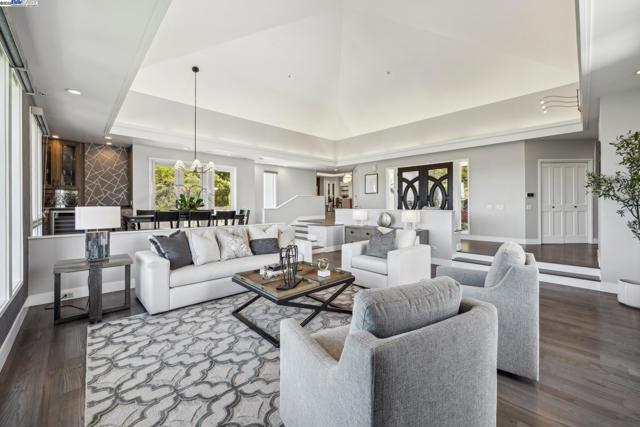 11 Leslyn Lane, Lafayette CA: https://media.crmls.org/mediaz/ed17058c-8edd-4afd-9a41-cb1248e01cb0.jpg