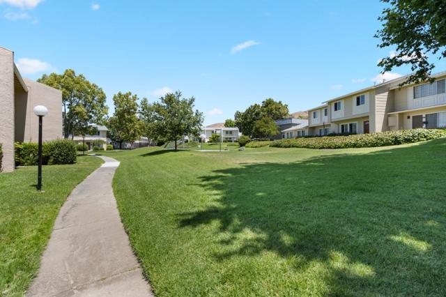 1810 Queen Victoria Way, San Jose CA: https://media.crmls.org/mediaz/ed17131f-7f3f-4e67-8822-af2cf7b10a20.jpg